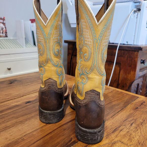 Woman's Ariat Boots - Picture 3 of 3